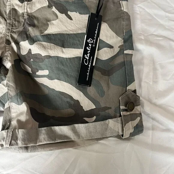 CHARLIE B Cuffed Cargo Shorts Green Tan Camo Zipper Pockets Womens 28 Waist - Picture 5 of 11